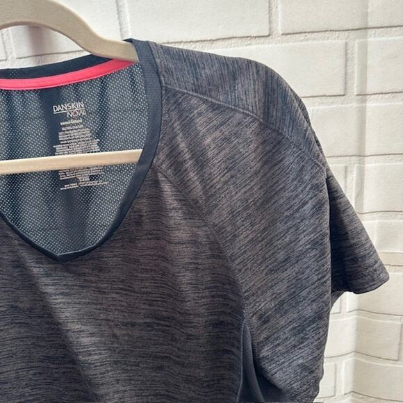 Women's Danskin Now Semi-Fitted XL 16-18 Polyester Black Gym Workout Shirt - Picture 3 of 8